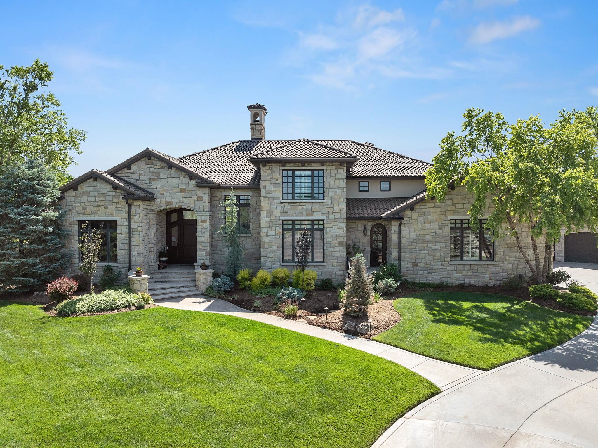 2324 N Rosemont Ct