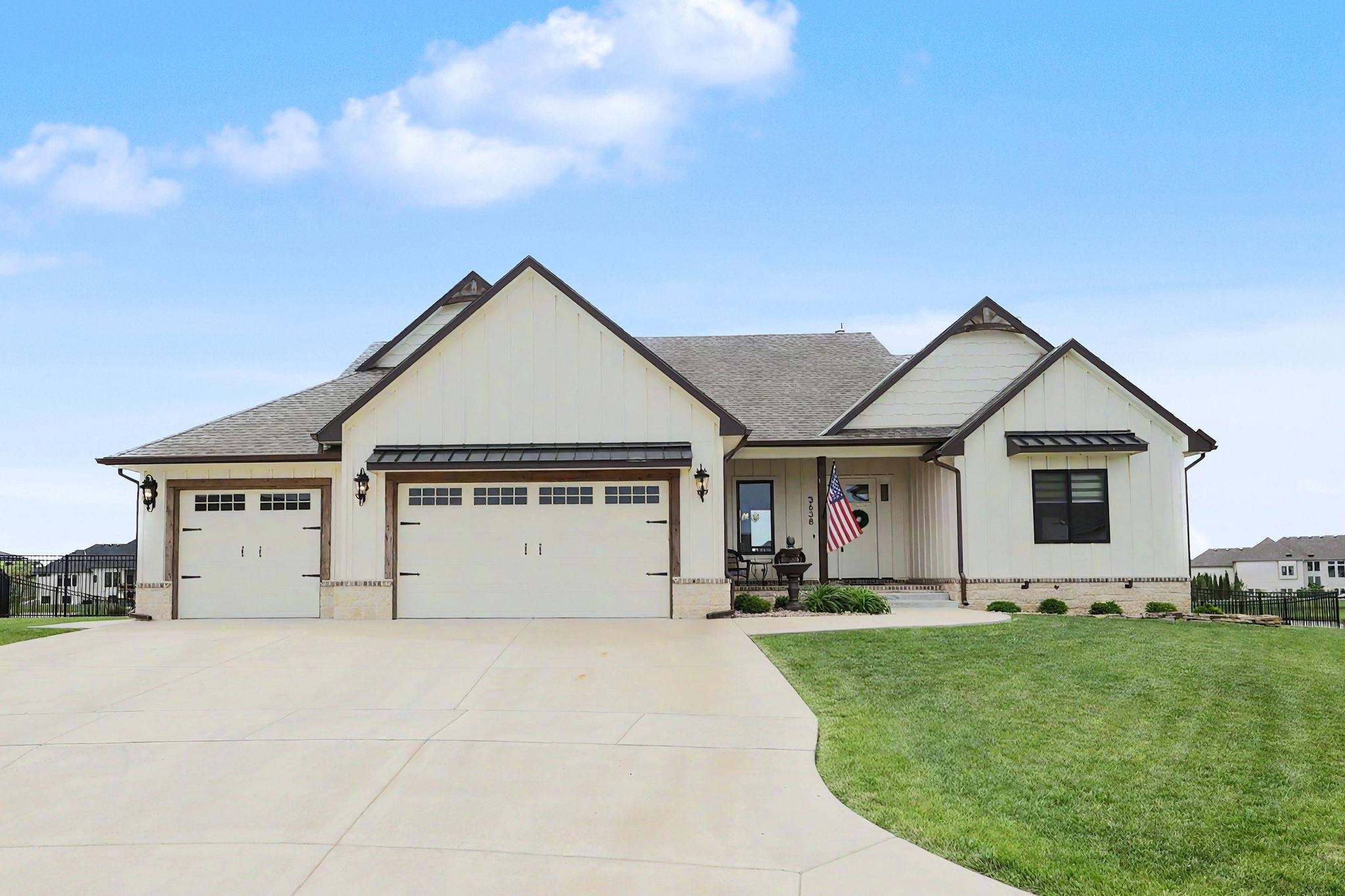 3638 N Bristol Ct
